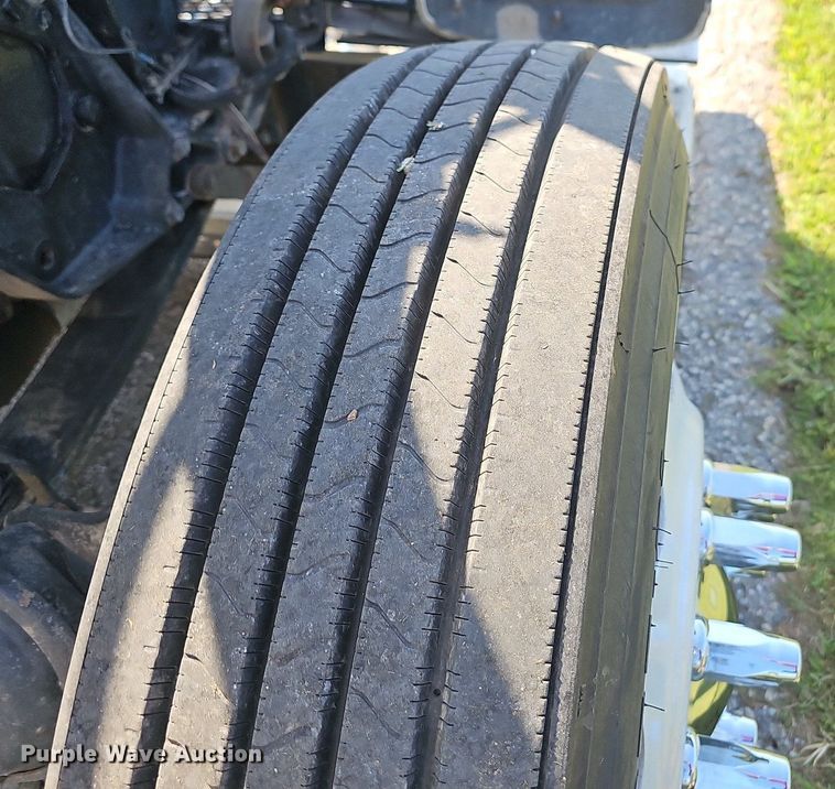 image for item NT9959 1997 Peterbilt 379  semi truck