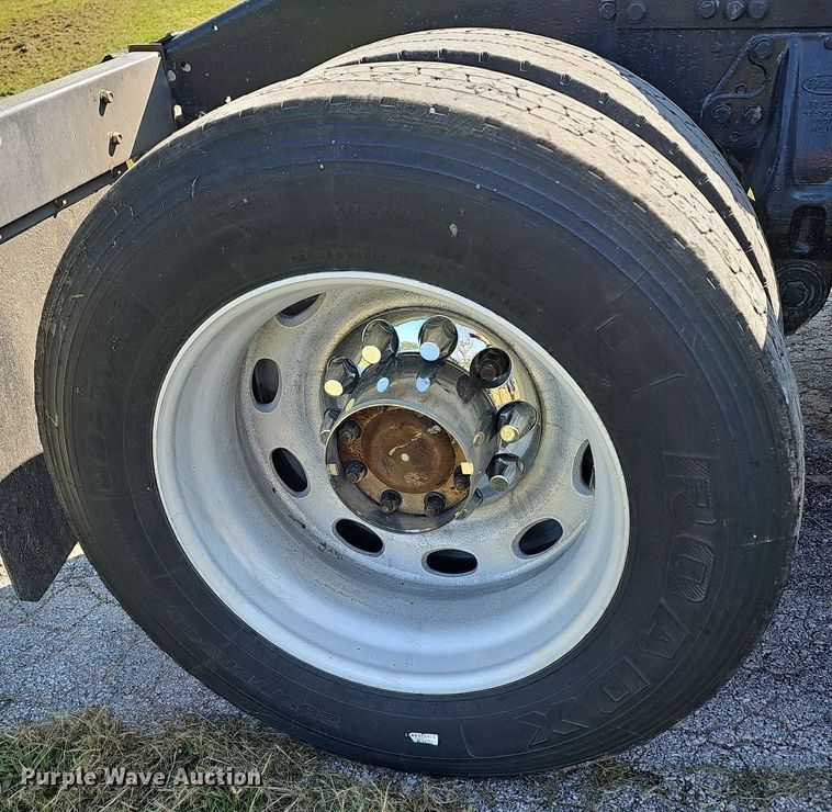 image for item NT9959 1997 Peterbilt 379  semi truck