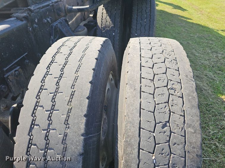 image for item NT9959 1997 Peterbilt 379  semi truck