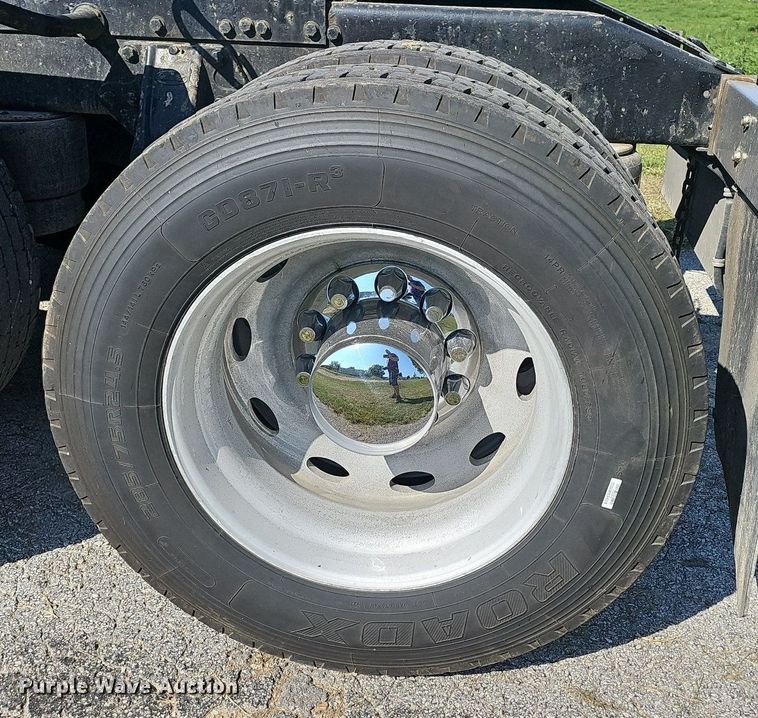 image for item NT9959 1997 Peterbilt 379  semi truck