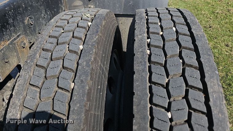 image for item NT9959 1997 Peterbilt 379  semi truck