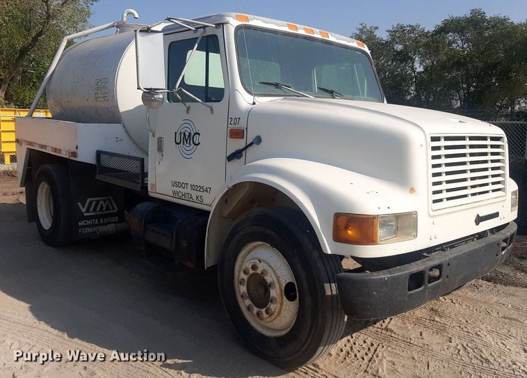 image for item NV9286 1991 International 4700  water truck