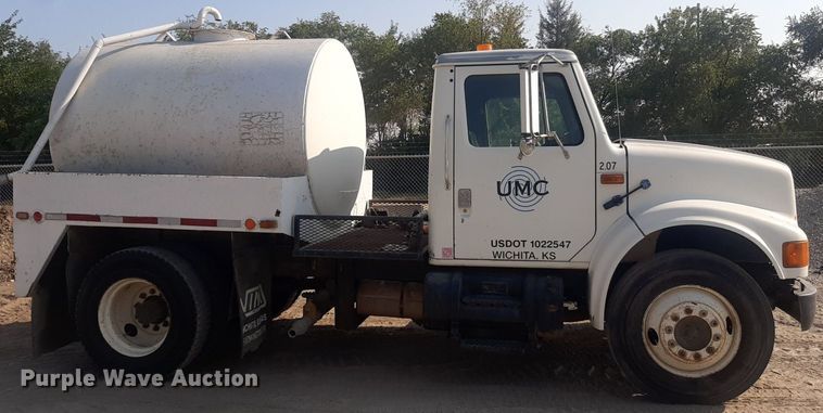 image for item NV9286 1991 International 4700  water truck