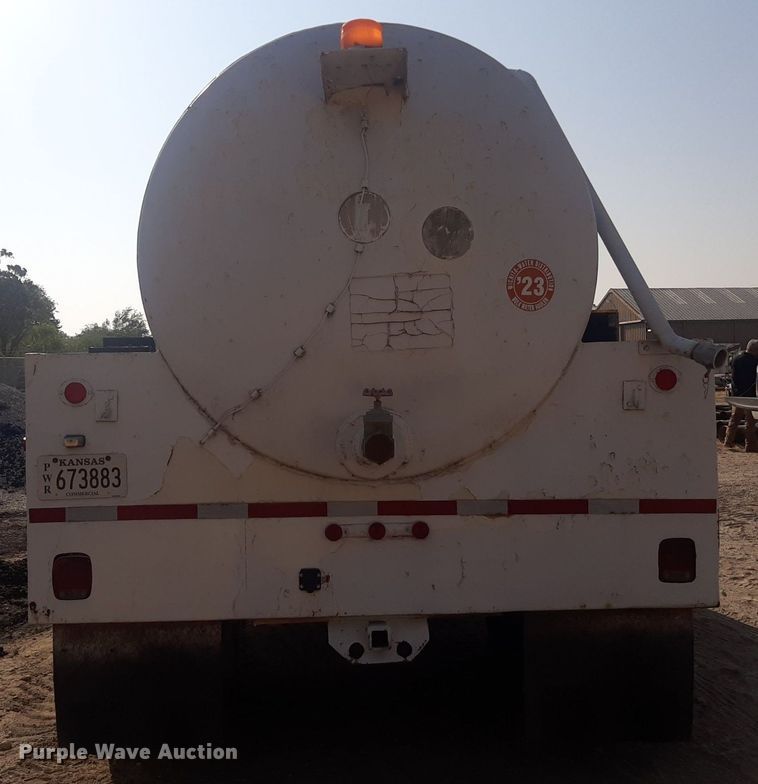 image for item NV9286 1991 International 4700  water truck