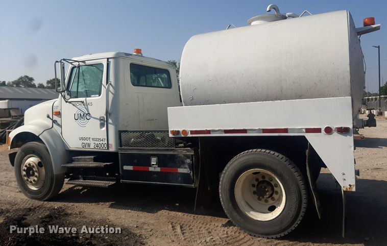 image for item NV9286 1991 International 4700  water truck