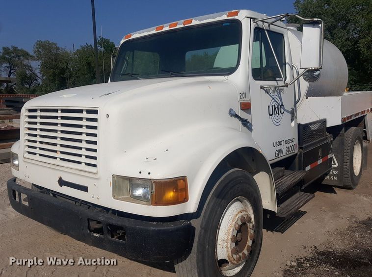 image for item NV9286 1991 International 4700  water truck
