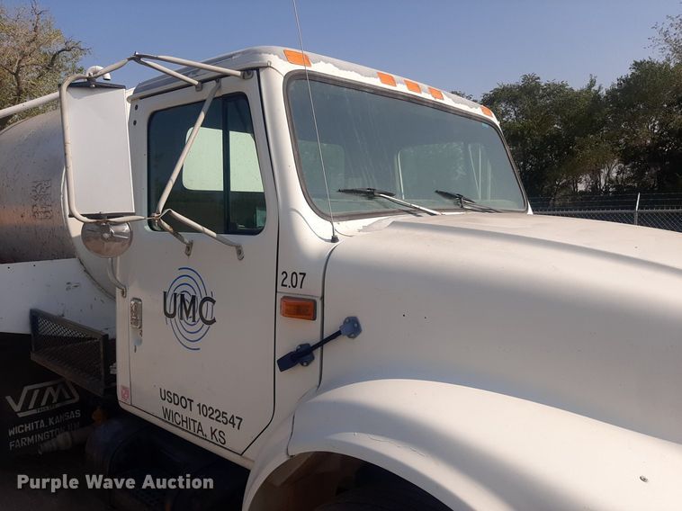 image for item NV9286 1991 International 4700  water truck