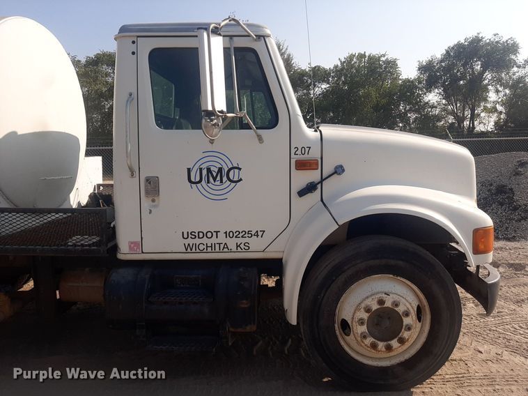 image for item NV9286 1991 International 4700  water truck