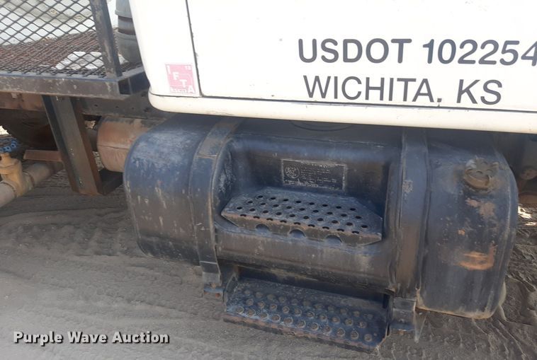 image for item NV9286 1991 International 4700  water truck