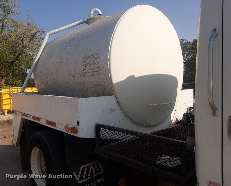 image for item NV9286 1991 International 4700  water truck