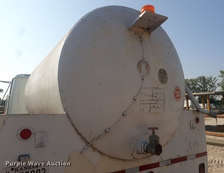 image for item NV9286 1991 International 4700  water truck