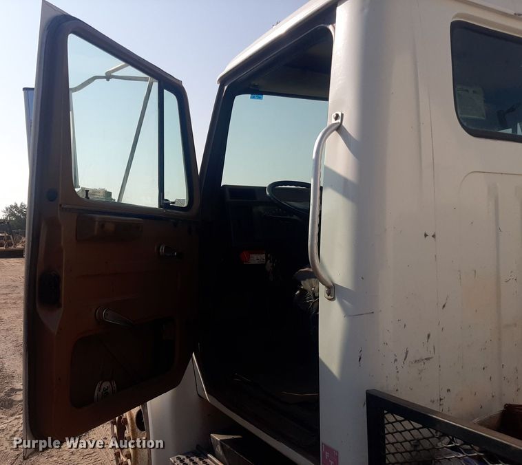 image for item NV9286 1991 International 4700  water truck