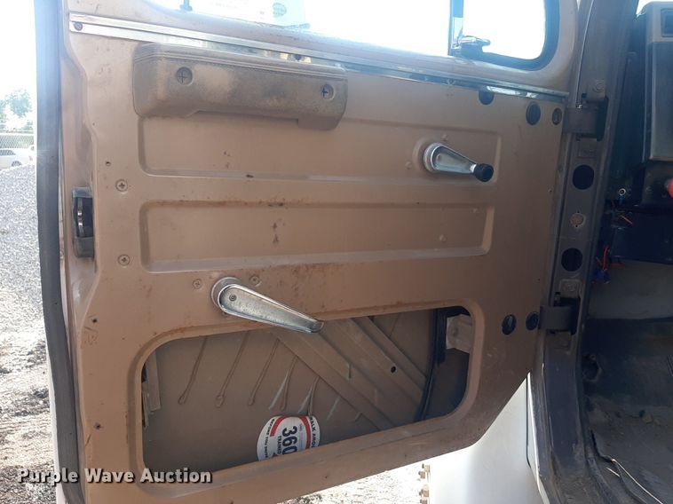 image for item NV9286 1991 International 4700  water truck