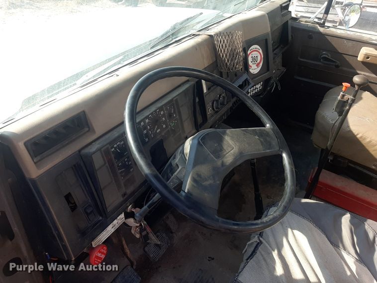 image for item NV9286 1991 International 4700  water truck