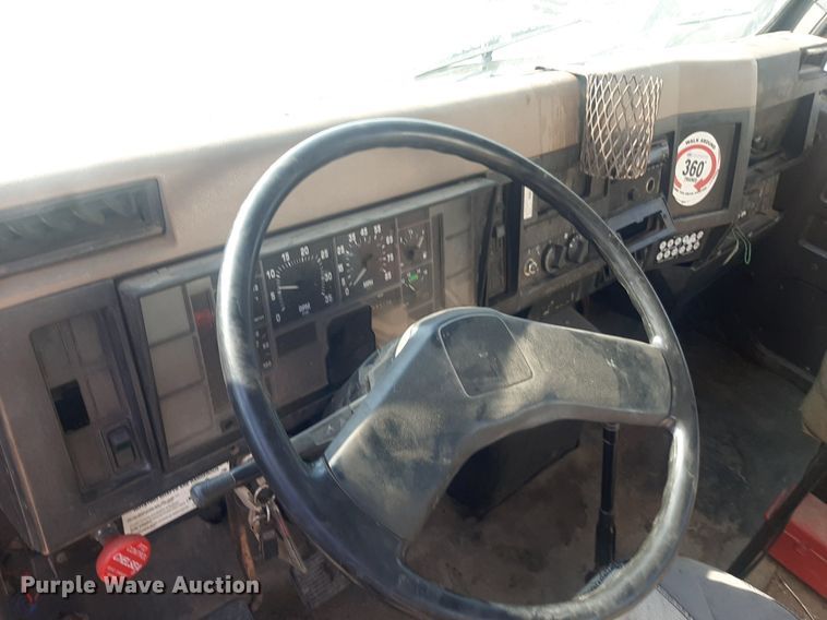 image for item NV9286 1991 International 4700  water truck