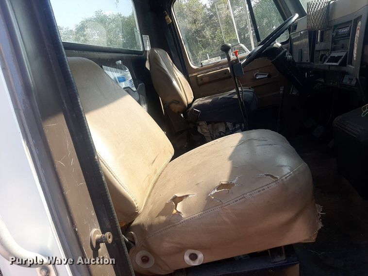 image for item NV9286 1991 International 4700  water truck