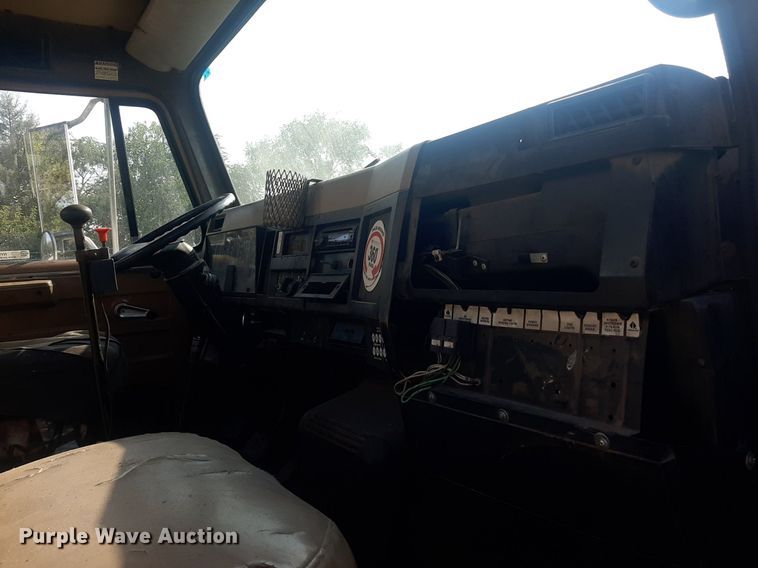 image for item NV9286 1991 International 4700  water truck