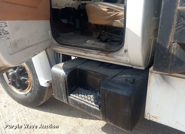 image for item NV9287 1982 GMC 7000  dump truck