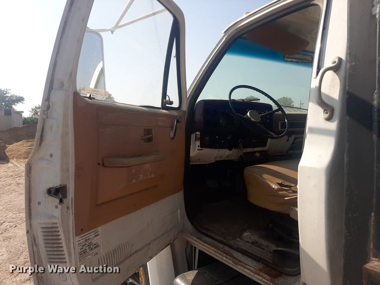 image for item NV9287 1982 GMC 7000  dump truck