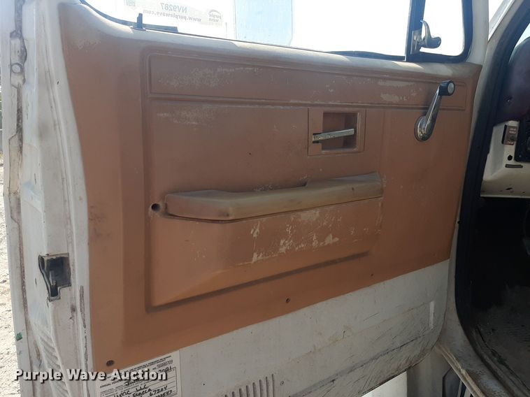 image for item NV9287 1982 GMC 7000  dump truck