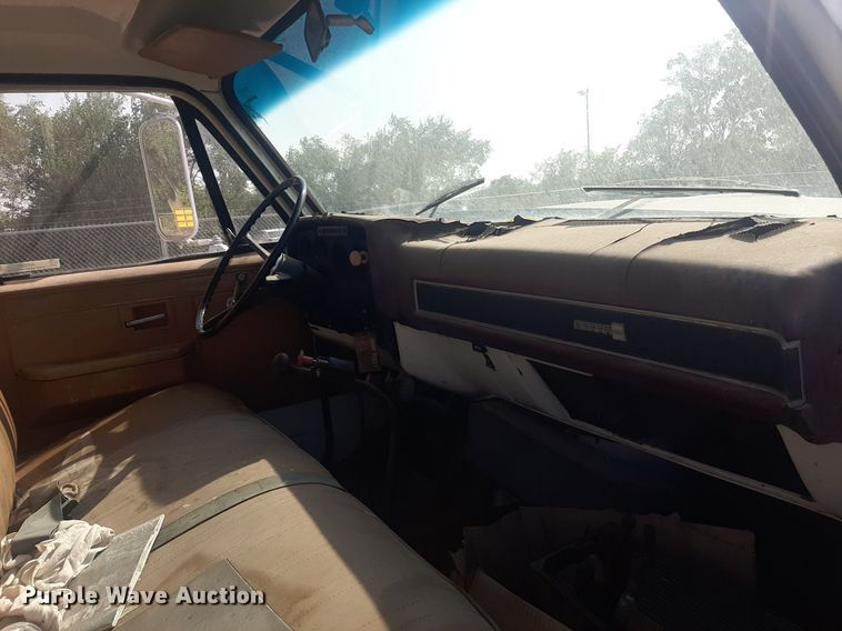 image for item NV9287 1982 GMC 7000  dump truck