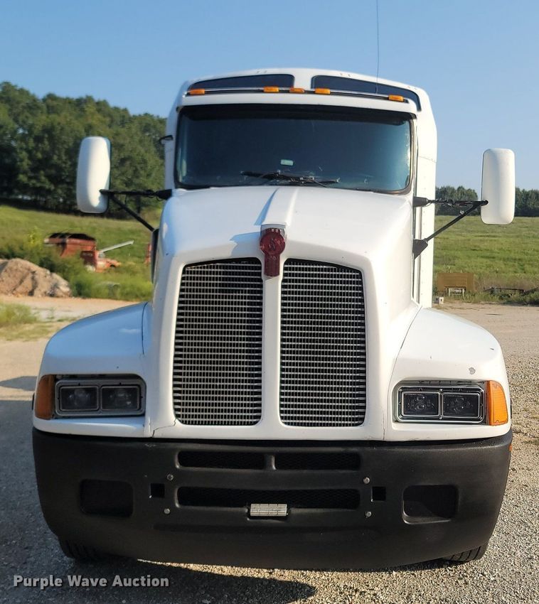 image for item OG9385 2005 Kenworth T600  semi truck