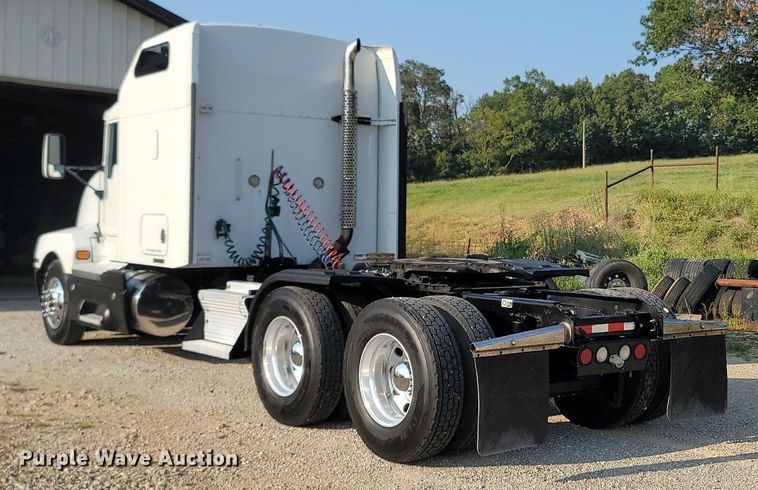 image for item OG9385 2005 Kenworth T600  semi truck
