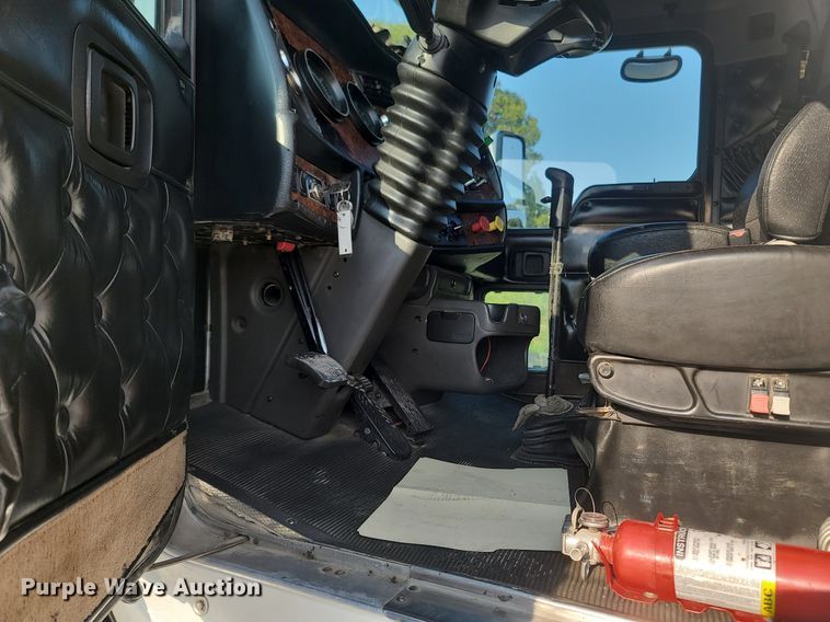 image for item OG9385 2005 Kenworth T600  semi truck