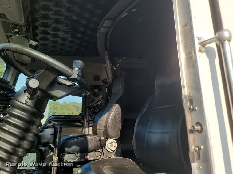 image for item OG9385 2005 Kenworth T600  semi truck