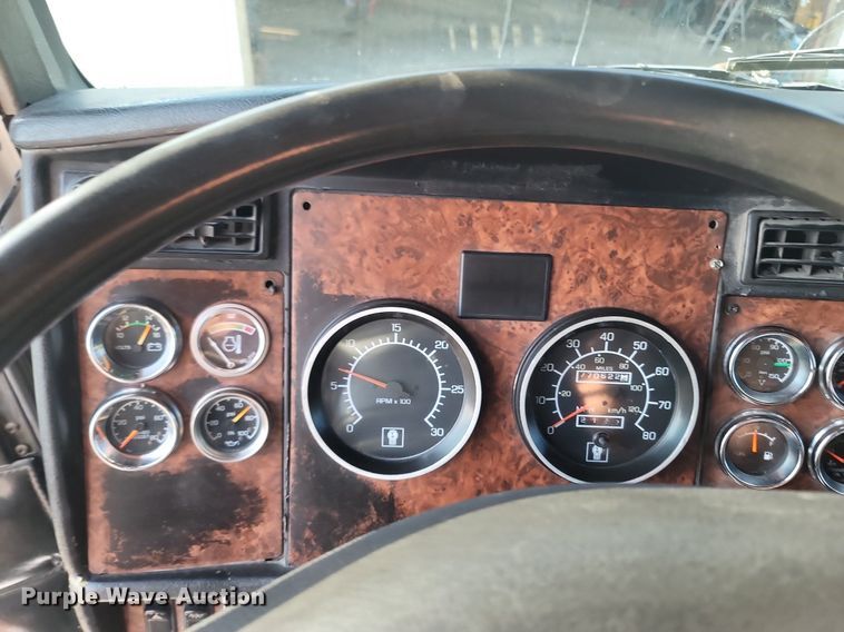 image for item OG9385 2005 Kenworth T600  semi truck