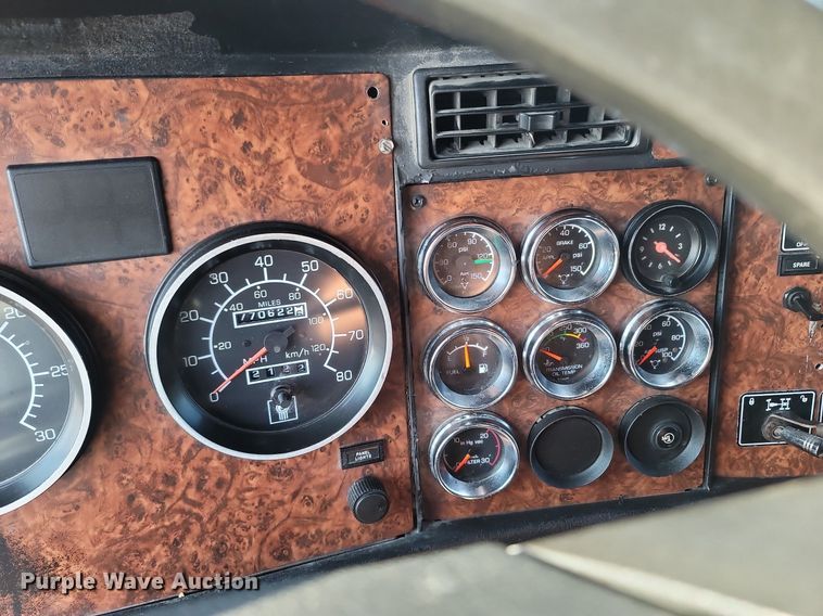 image for item OG9385 2005 Kenworth T600  semi truck