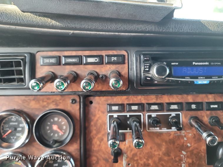 image for item OG9385 2005 Kenworth T600  semi truck