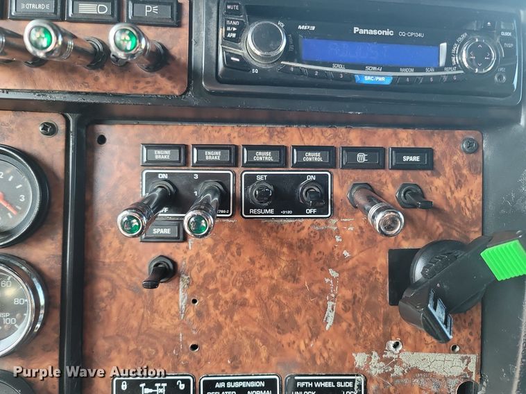 image for item OG9385 2005 Kenworth T600  semi truck