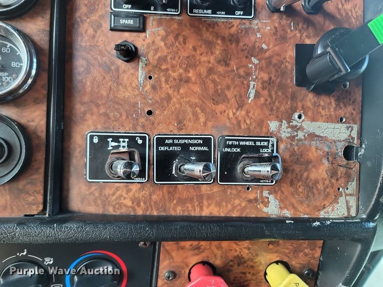 image for item OG9385 2005 Kenworth T600  semi truck