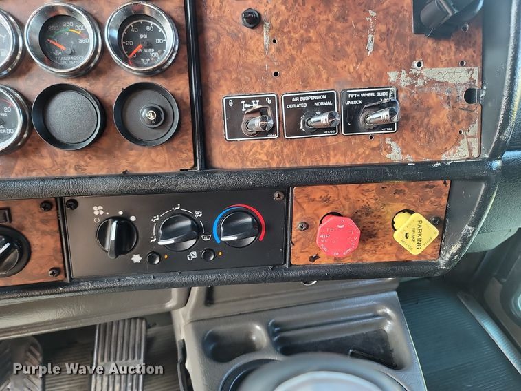 image for item OG9385 2005 Kenworth T600  semi truck