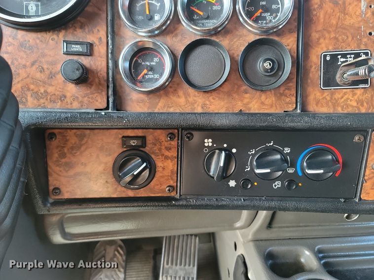 image for item OG9385 2005 Kenworth T600  semi truck