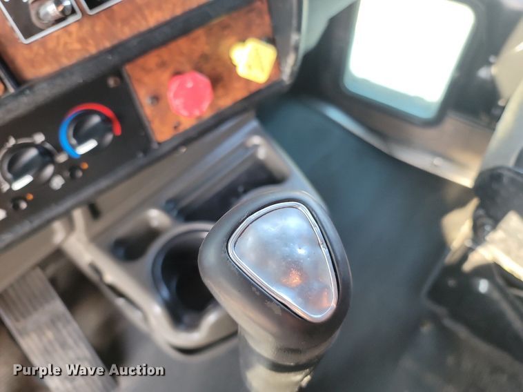 image for item OG9385 2005 Kenworth T600  semi truck