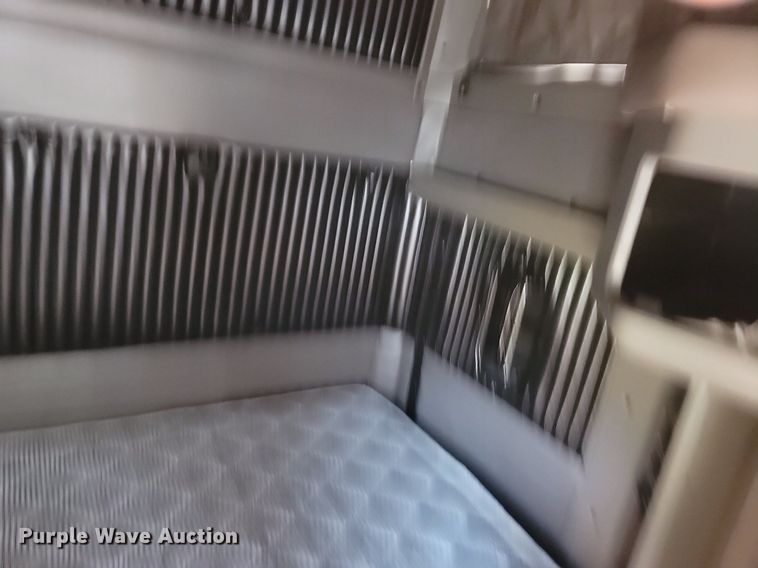 image for item OG9385 2005 Kenworth T600  semi truck