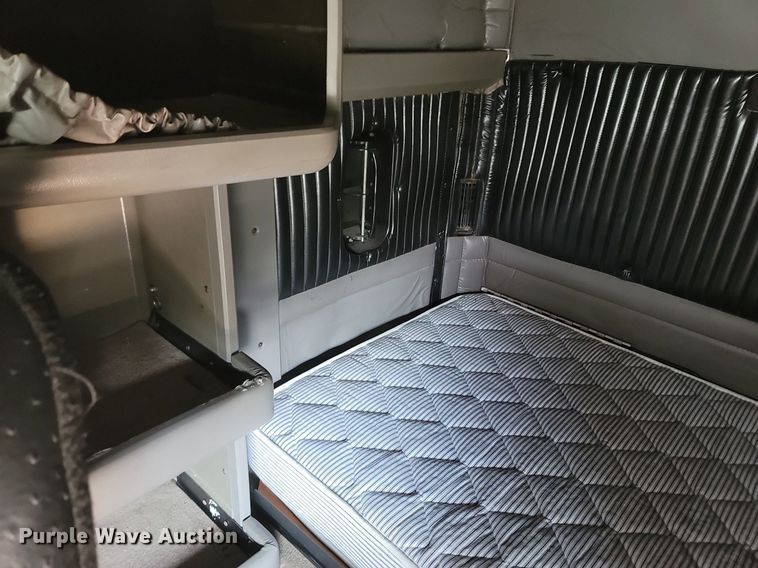 image for item OG9385 2005 Kenworth T600  semi truck