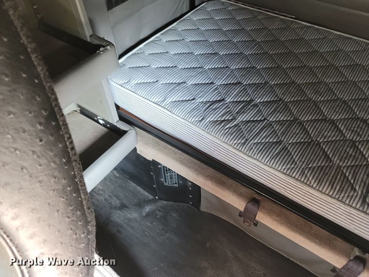 image for item OG9385 2005 Kenworth T600  semi truck