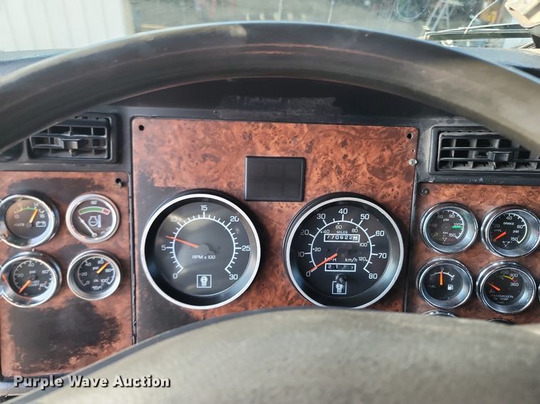 image for item OG9385 2005 Kenworth T600  semi truck