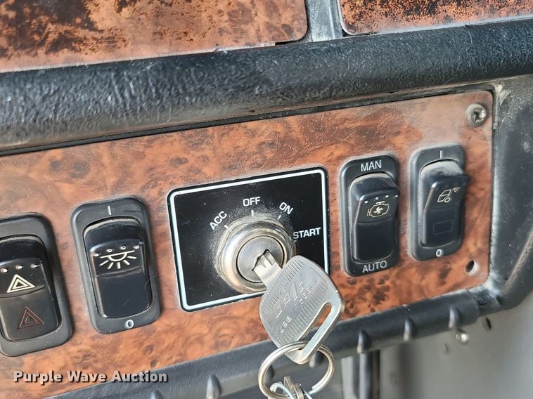 image for item OG9385 2005 Kenworth T600  semi truck