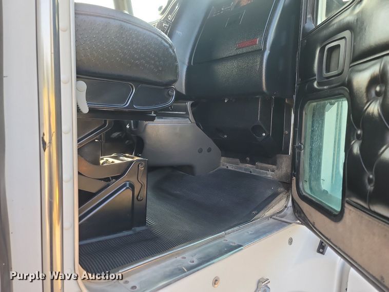 image for item OG9385 2005 Kenworth T600  semi truck