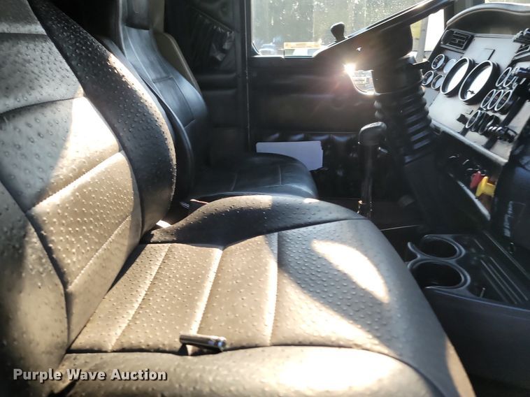 image for item OG9385 2005 Kenworth T600  semi truck