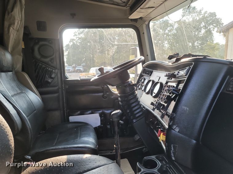 image for item OG9385 2005 Kenworth T600  semi truck