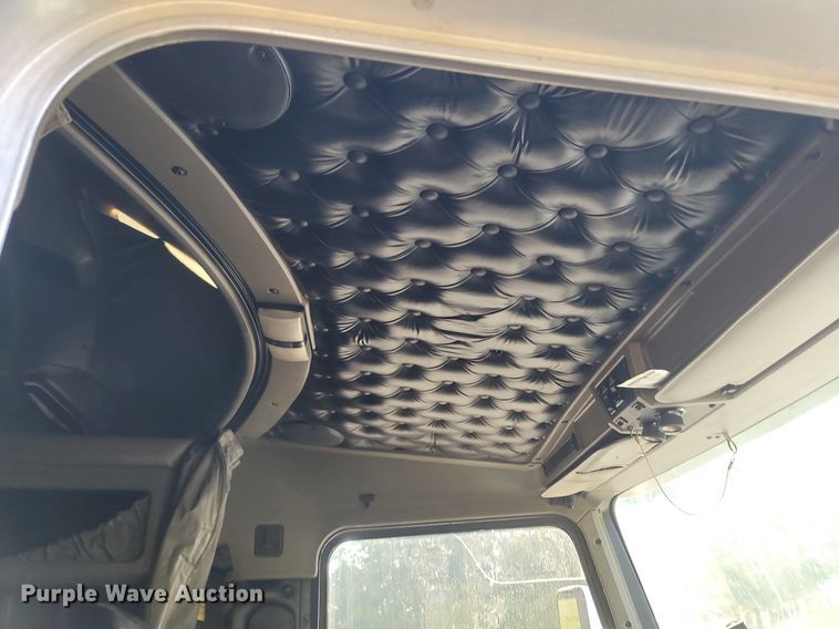 image for item OG9385 2005 Kenworth T600  semi truck