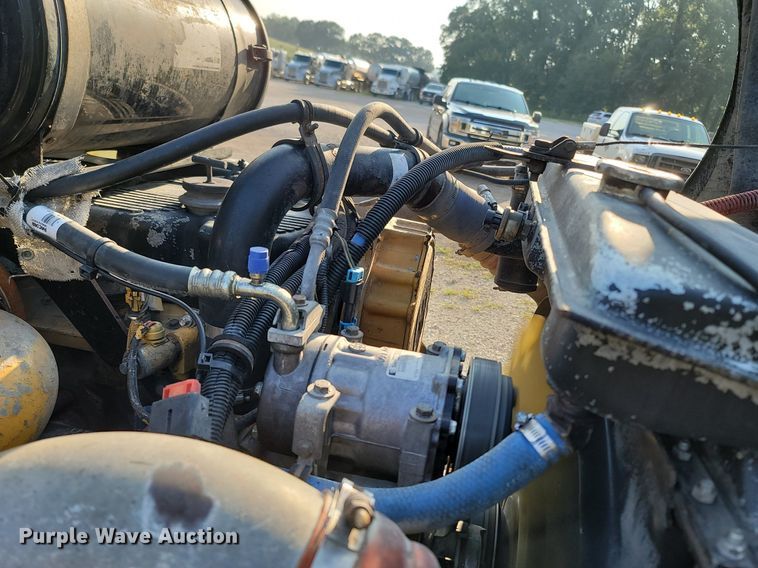 image for item OG9385 2005 Kenworth T600  semi truck