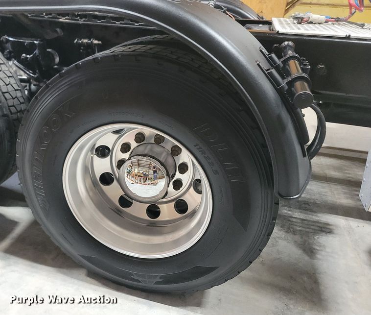 image for item OG9385 2005 Kenworth T600  semi truck