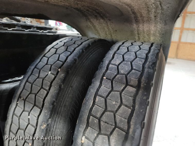 image for item OG9385 2005 Kenworth T600  semi truck