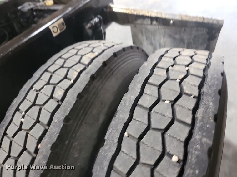 image for item OG9385 2005 Kenworth T600  semi truck